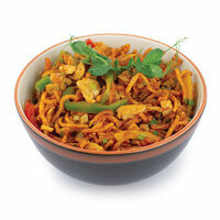 Crispy HAKKA noodles with chicken, chili and garlic