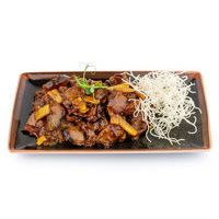 Beef fillet with bamboo shoots and shiitake mushrooms 