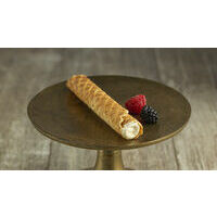 181. Waffle tube with white chocolate cream